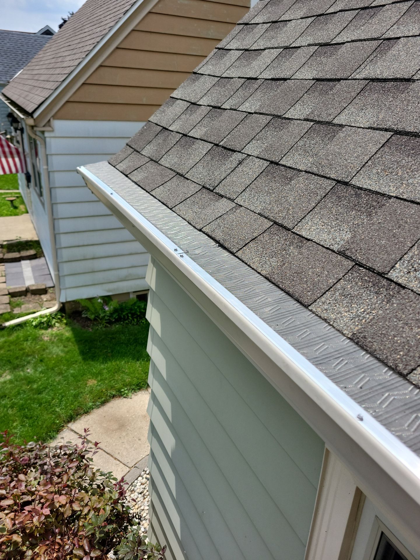 Leafblaster Pro gutter guard